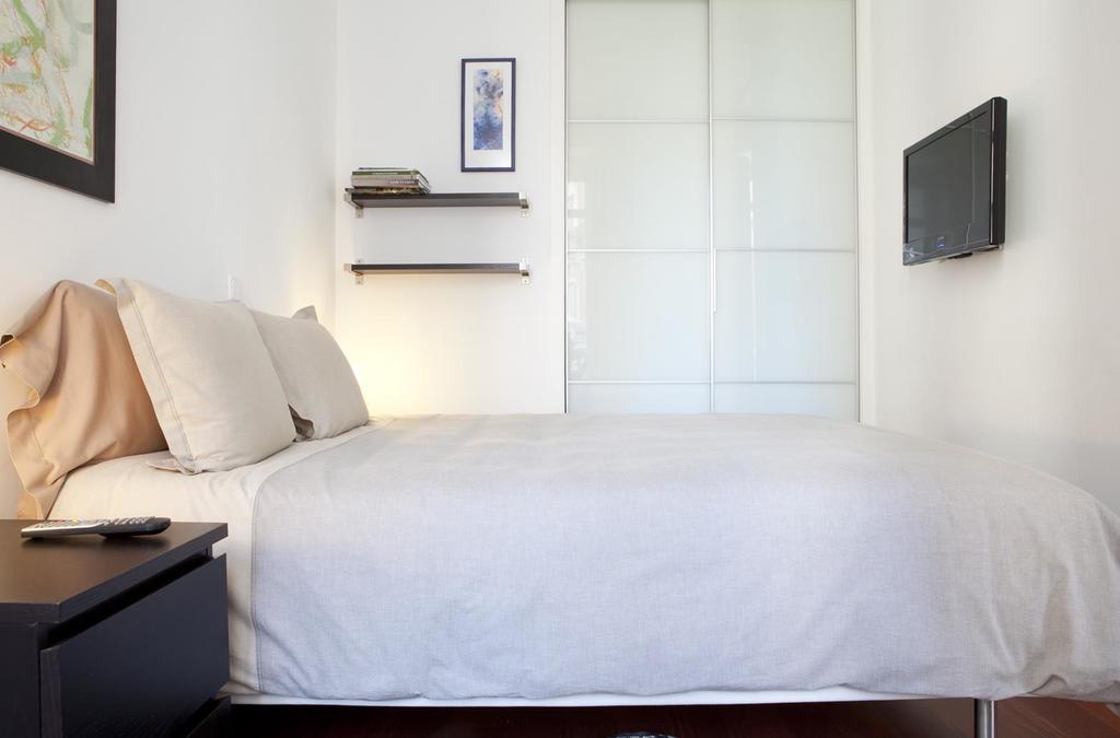 Modern Flats In Justicia By Allo Housing Madrid Bilik gambar